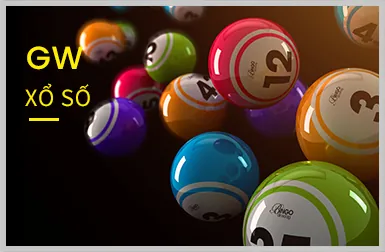 Người hâm mộ xem trận bóng đá trên màn hình với logo i999 win